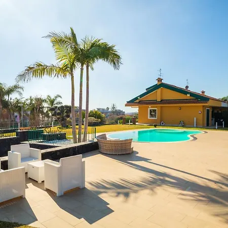 Bright In Acireale, 60 Sqm With Shared Pool 아파트