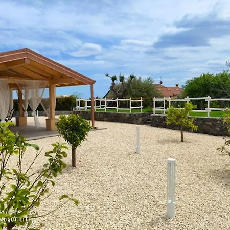Bright In Acireale, 60 Sqm With Shared Pool 아파트 아치레알레