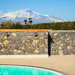 Bright In Acireale, 60 Sqm With Shared Pool Apartmán